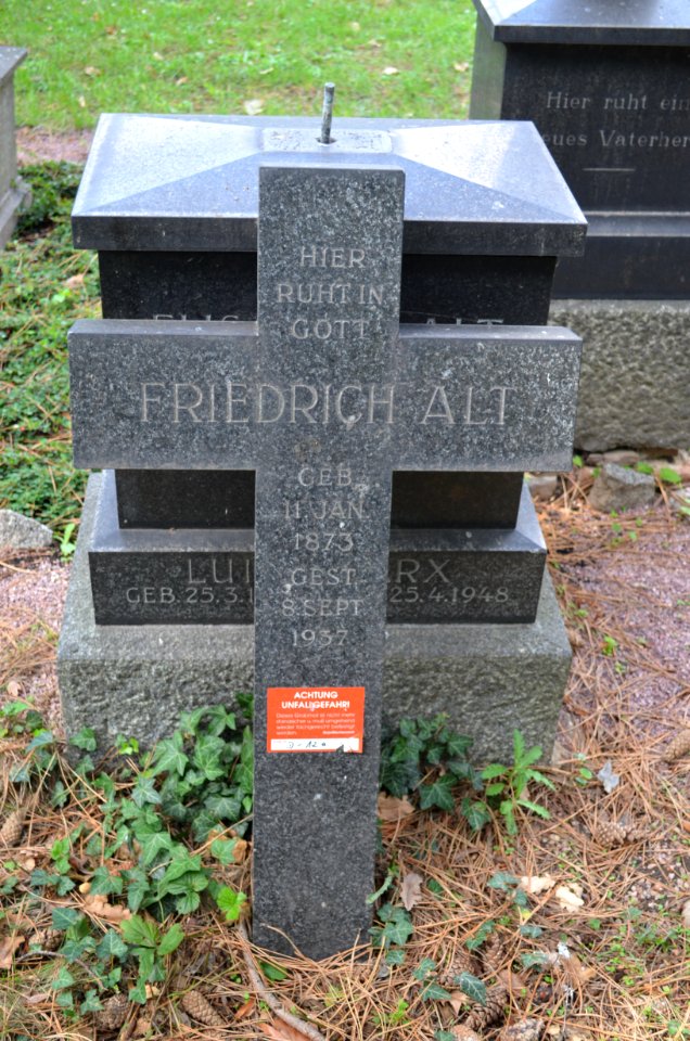 Frankfurt, Hauptfriedhof, Grab D 12 Cornill (3)