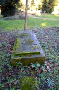 Frankfurt, Hauptfriedhof, Grab D 467-469 Stier (links)
