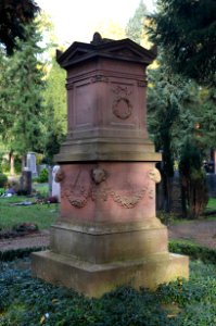 Frankfurt, Hauptfriedhof, Grab F 774-777 Lönholdt