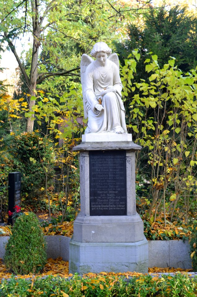 Frankfurt, Hauptfriedhof, Grab F 743-744 Ditmar