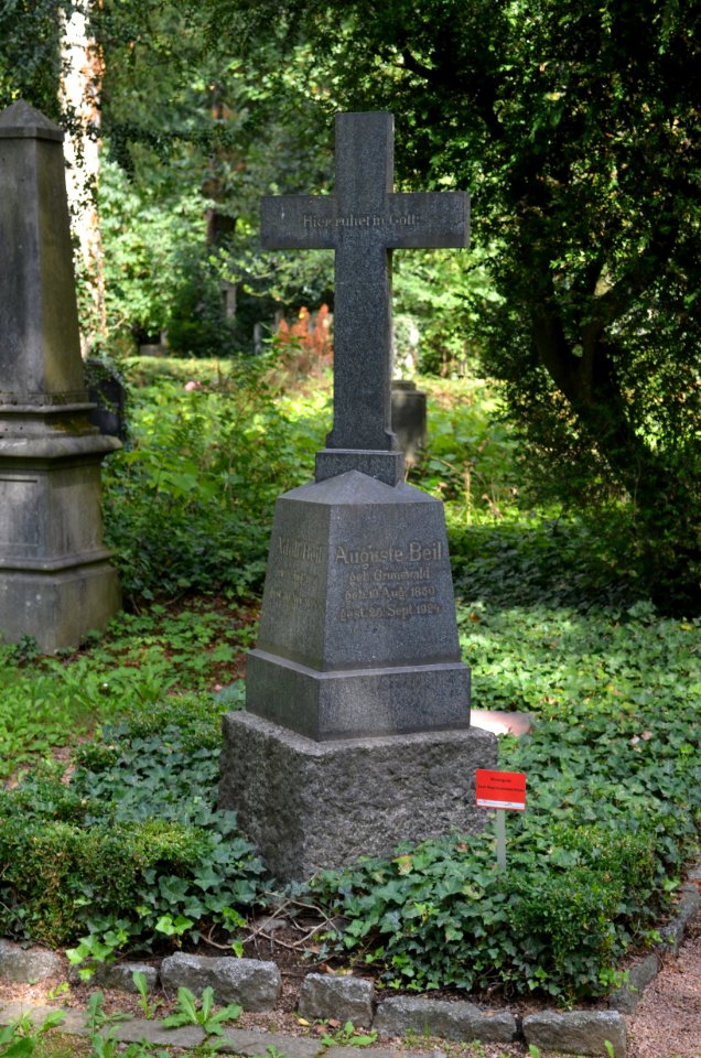 Frankfurt, Hauptfriedhof, Grab C 7 Beil