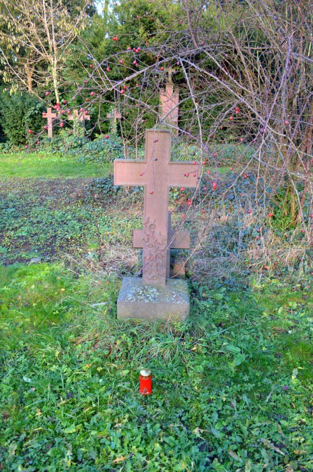 Frankfurt, Hauptfriedhof, Grab D 553 Haag (1)
