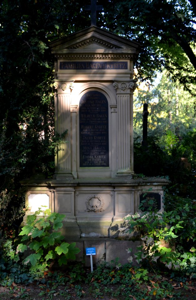 Frankfurt, Hauptfriedhof, Grab E 712-713 Hagen-Kyritz