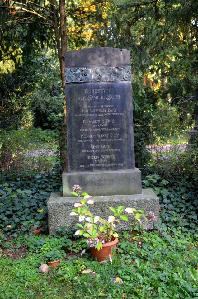 Frankfurt, Hauptfriedhof, Grab C 370 Buch