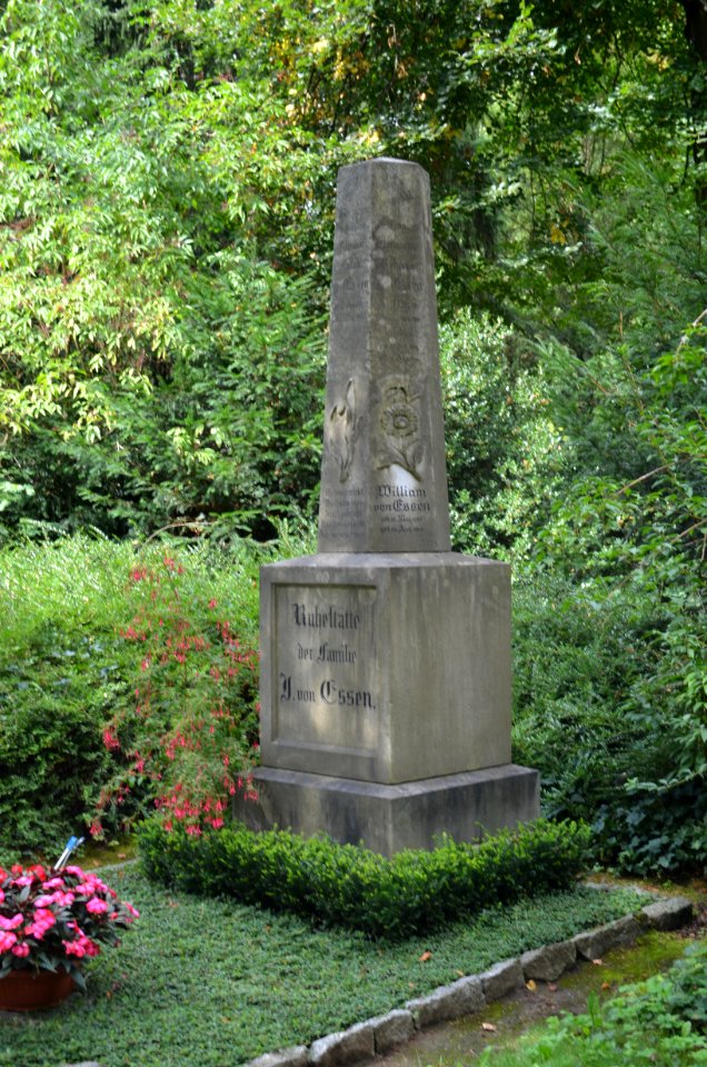 Frankfurt, Hauptfriedhof, Grab C 38 von Essen (1)