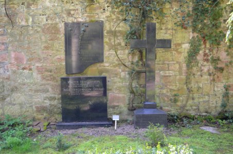 Frankfurt, Hauptfriedhof, Grab E an der Mauer 432a Walter Hergenhahn