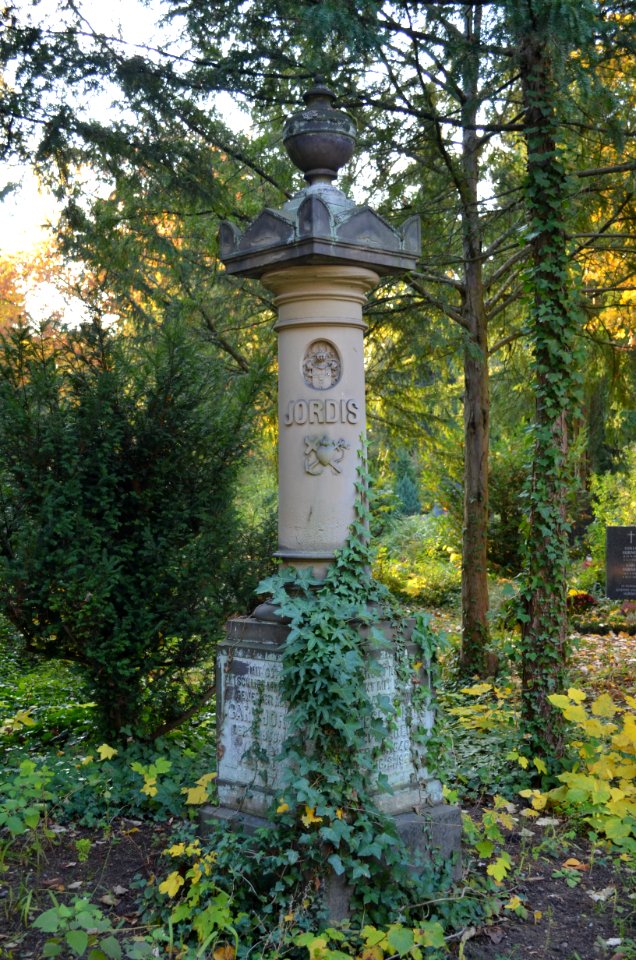 Frankfurt, Hauptfriedhof, Grab C 247 Jordis