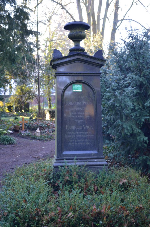 Frankfurt, Hauptfriedhof, Grab C 296 Wick
