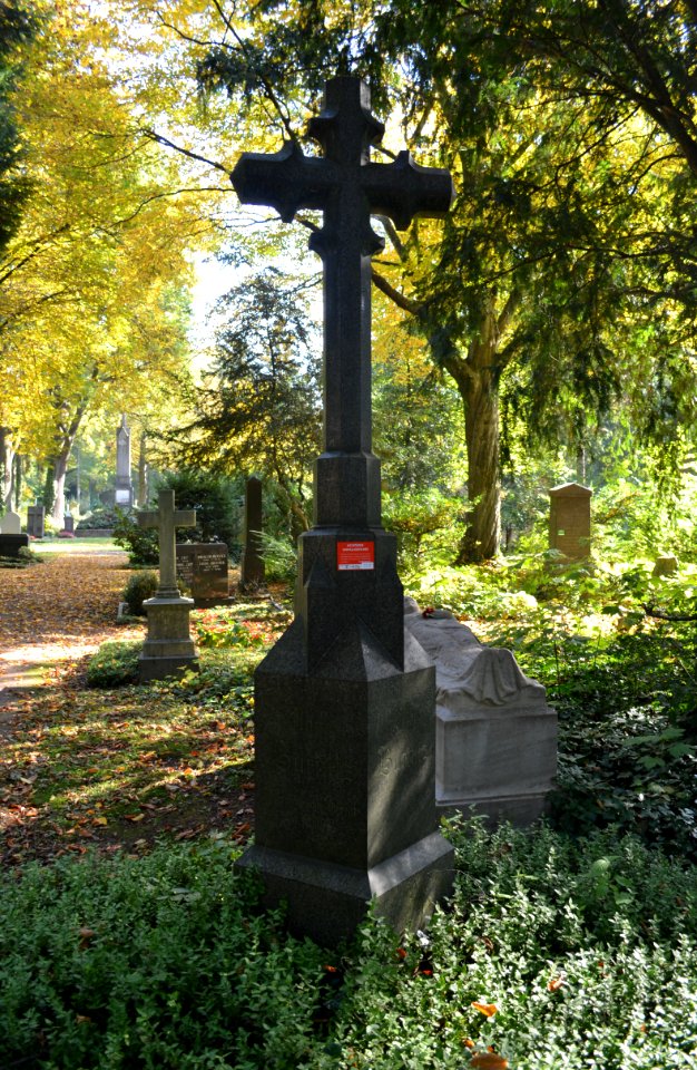 Frankfurt, Hauptfriedhof, Grab E 724 Burnitz (1)