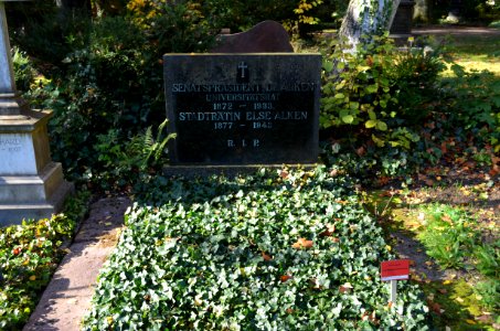 Frankfurt, Hauptfriedhof, Grab Else Alken