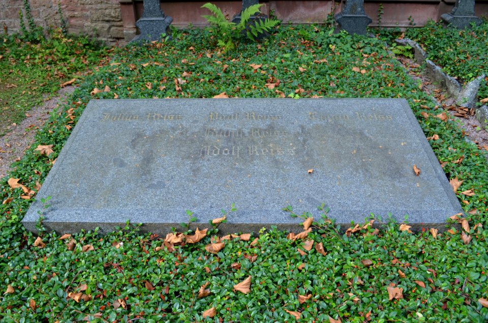 Frankfurt, Hauptfriedhof, Grab E adM 415-417 Reiss-Stiebel (5)