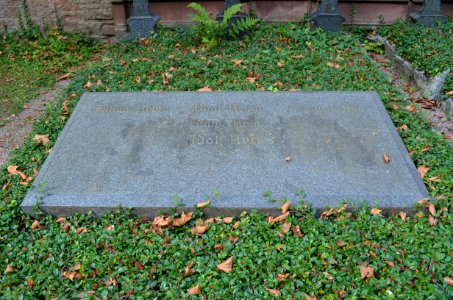 Frankfurt, Hauptfriedhof, Grab E adM 415-417 Reiss-Stiebel (5)