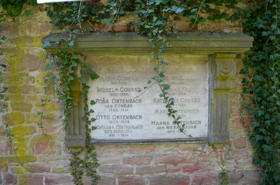 Frankfurt, Hauptfriedhof, Grab E adM 265a-266a Conrad-Ortenbach
