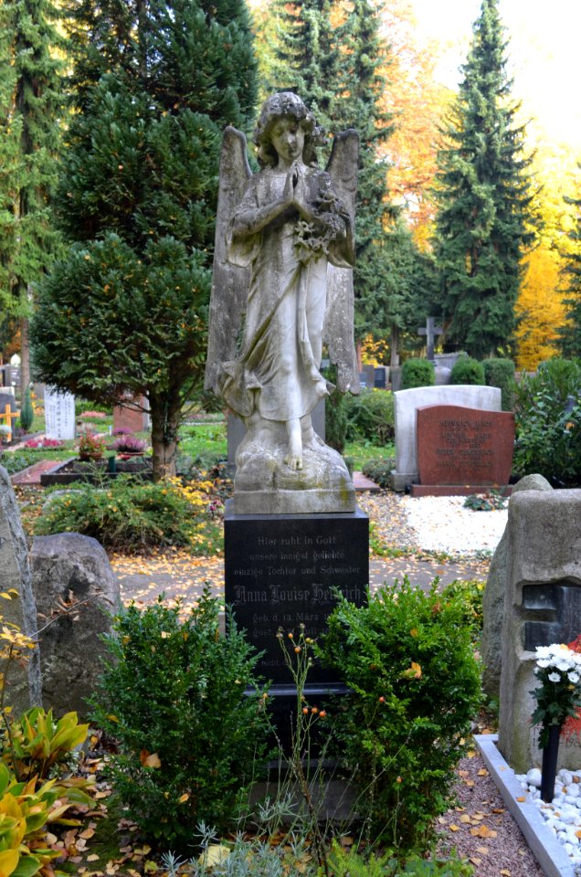 Frankfurt, Hauptfriedhof, Grab F 1097 Heinrich