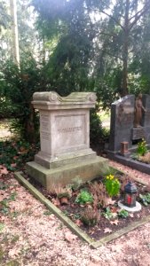 Frankfurt, Hauptfriedhof, Grab H 419 Schausten (1)