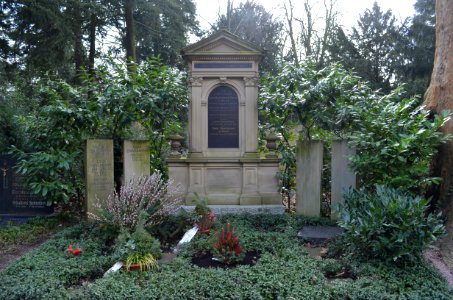 Frankfurt, Hauptfriedhof, Grab G 816-817 Zöller-Zimmermann-Weber