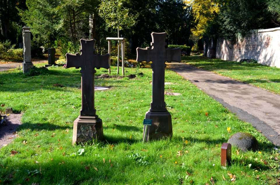 Frankfurt, Hauptfriedhof, Grab F 588 Ried