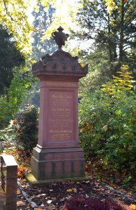 Frankfurt, Hauptfriedhof, Grab G 249 Jung (1)