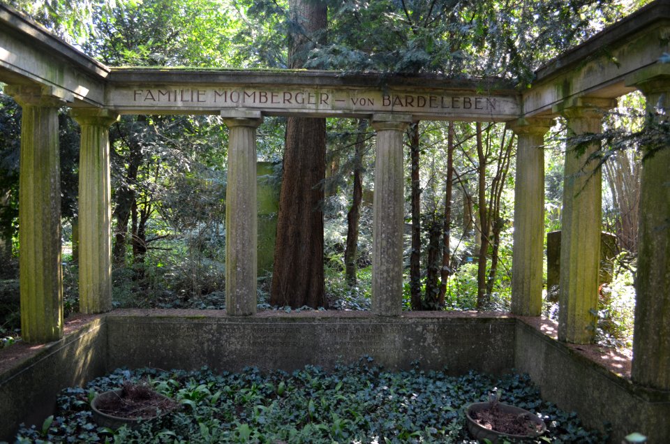 Frankfurt, Hauptfriedhof, Grab XII Gartengräber 41 Momberger-v. Bardeleben