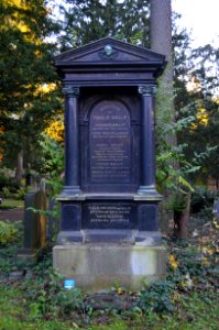 Frankfurt, Hauptfriedhof, Grab E 818 Walluf