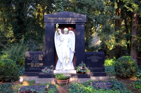Frankfurt, Hauptfriedhof, Grab V 415 Hoffmann