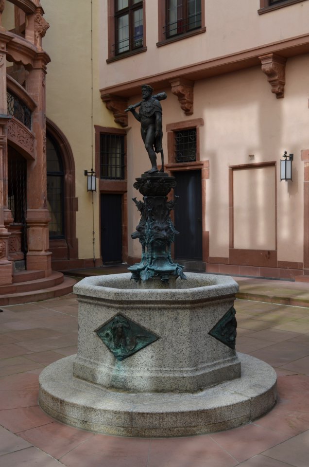 Frankfurt, Herkules-Brunnen