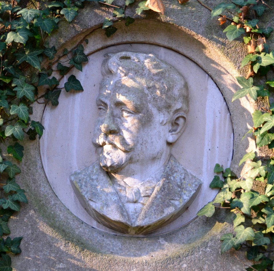 Frankfurt, Hauptfriedhof, Grab V 267 Sendelbach (1)