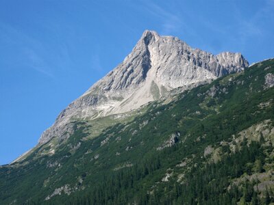 Hiking alpine bergtour