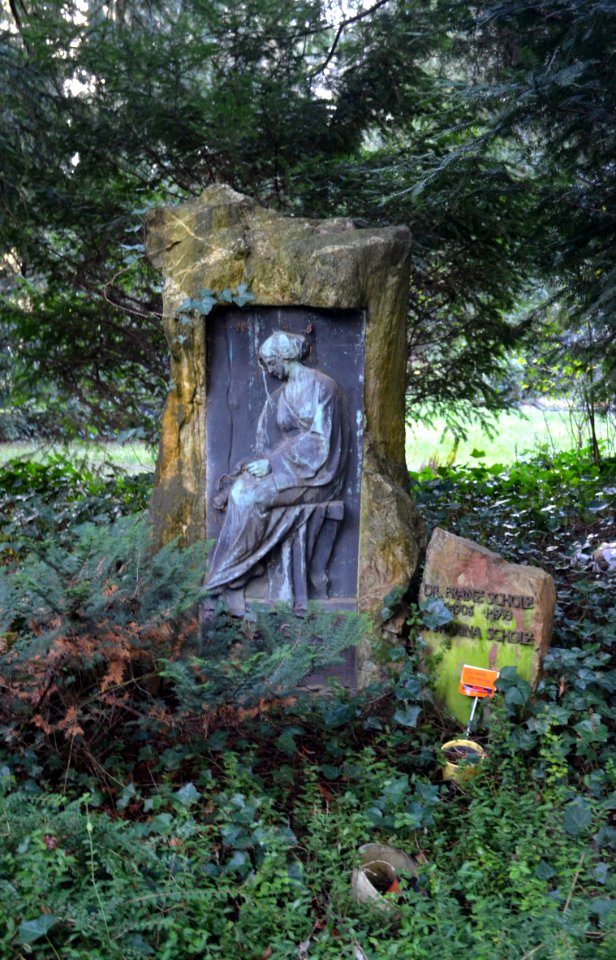 Frankfurt, Hauptfriedhof, Grab V 246 Jaeger, Scholz