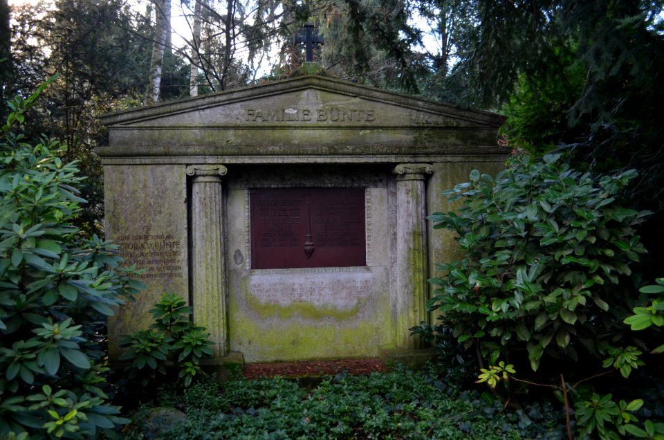 Frankfurt, Hauptfriedhof, Grab V 152 Bünte