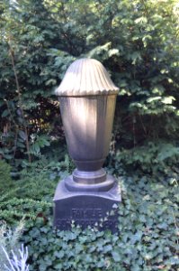 Frankfurt, Hauptfriedhof, Grab XIV Urnengartengräber 33a Schnorrenberg