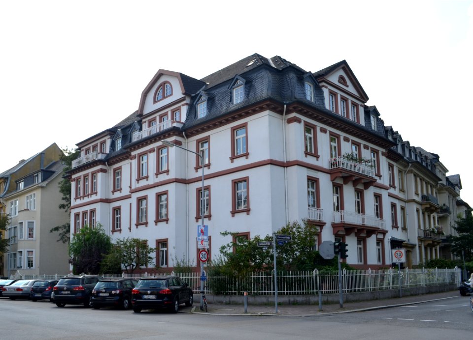 Frankfurt, Holbeinstraße 38