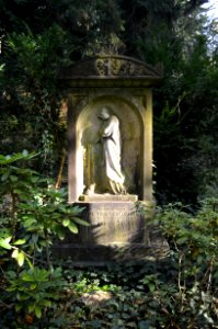 Frankfurt, Hauptfriedhof, Grab II 338 Deubel