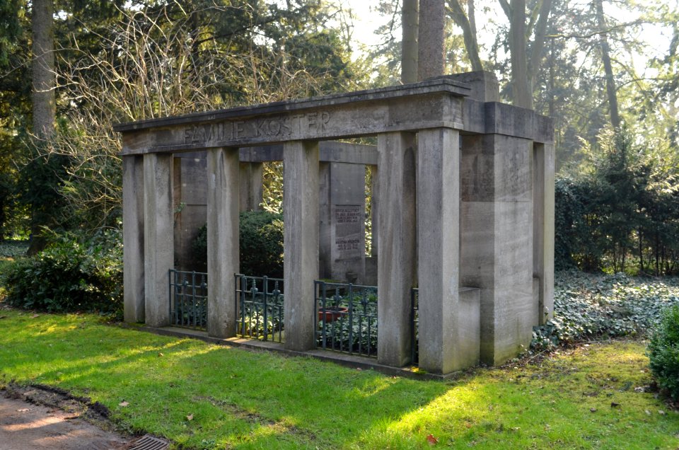 Frankfurt, Hauptfriedhof, Grab II 227 Köster (1)