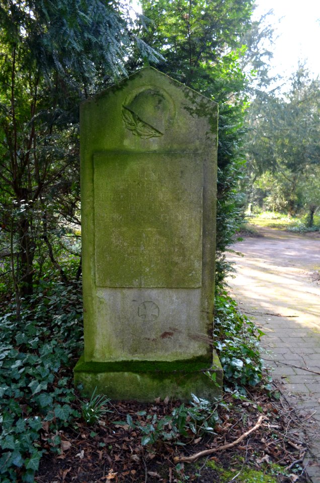 Frankfurt, Hauptfriedhof, VI 312a Kenotaph für die Gefallenen der Gewerbeschule