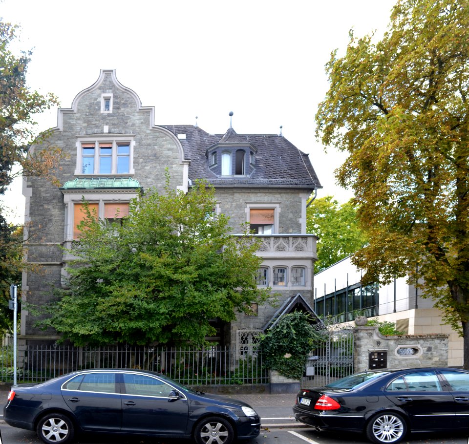 Frankfurt, Holbeinstraße 8