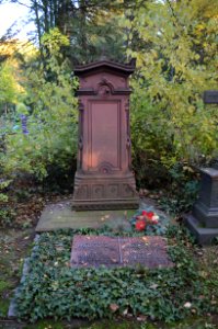 Frankfurt, Hauptfriedhof, Grab E 24-25 Tempel