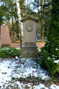Frankfurt, Hauptfriedhof, Grab E 331a-332 Scholderer
