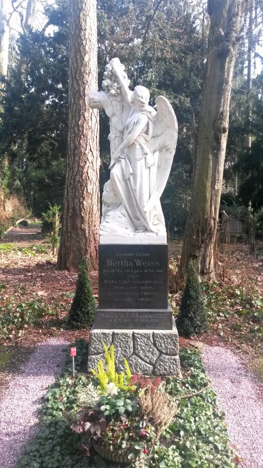 Frankfurt, Hauptfriedhof, Grab H 56 Weiss