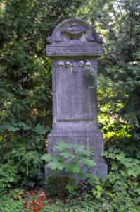 Frankfurt, Hauptfriedhof, Grab D 383 Burghold
