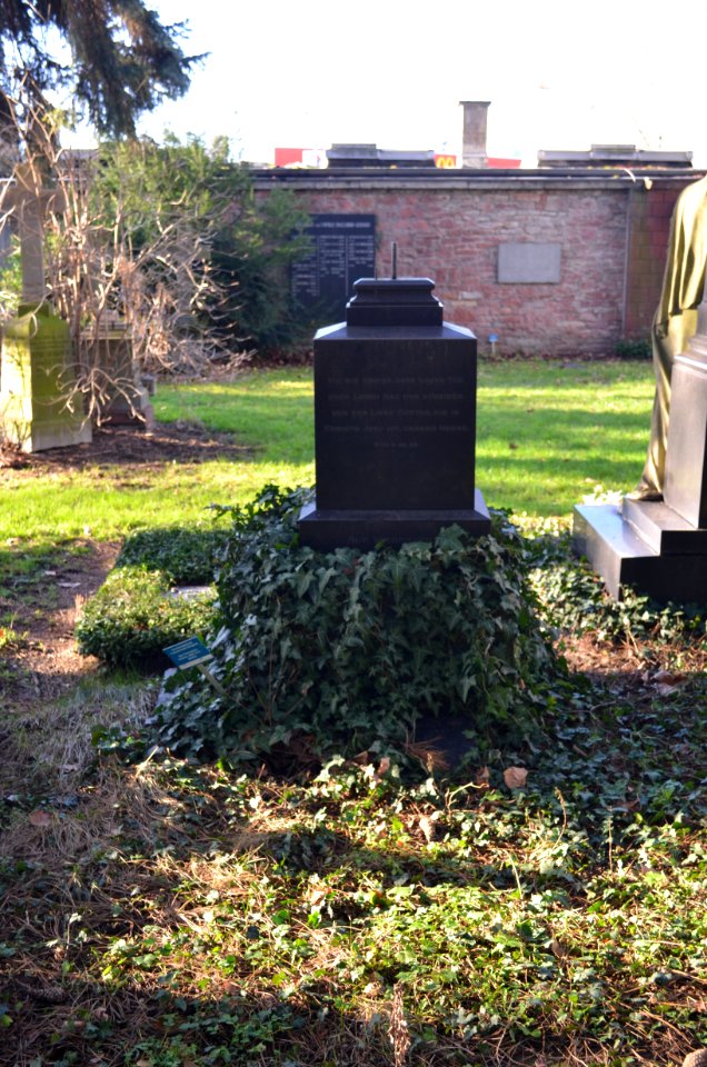Frankfurt, Hauptfriedhof, Grab D 40a Riedel