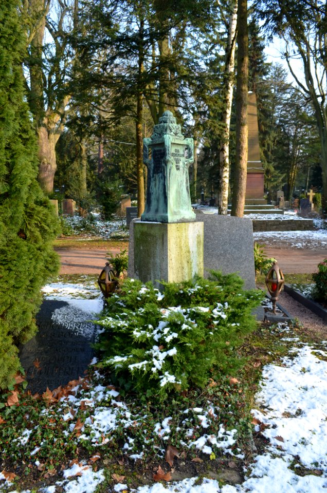 Frankfurt, Hauptfriedhof, Grab E 331a-332 Scholderer (2)