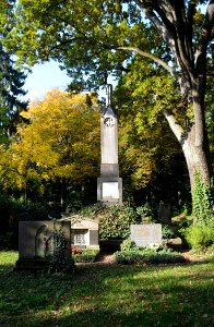 Frankfurt, Hauptfriedhof, Grab E 236-250 Denkmal der gefallenen Offiziere und Soldaten (4)