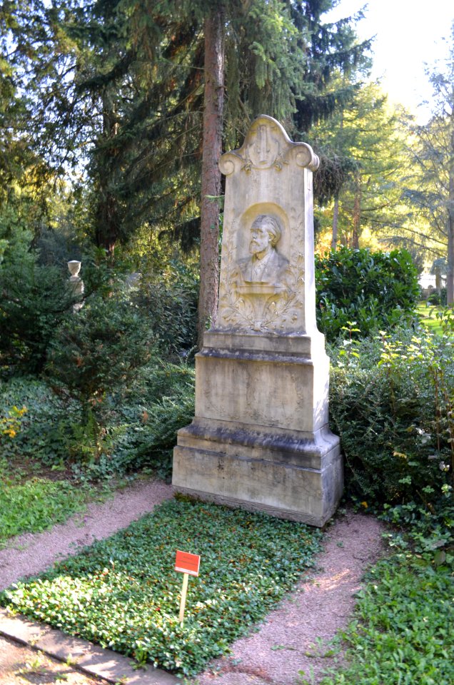 Frankfurt, Hauptfriedhof, Grab E 131 Hill
