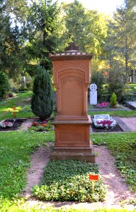 Frankfurt, Hauptfriedhof, Grab E 135 Bruckner
