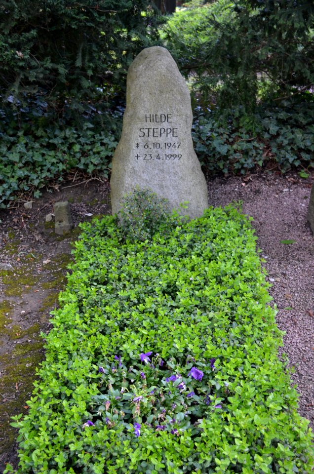Frankfurt, Hauptfriedhof, Grab E 1076 Hilde Steppe