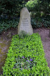 Frankfurt, Hauptfriedhof, Grab E 1076 Hilde Steppe