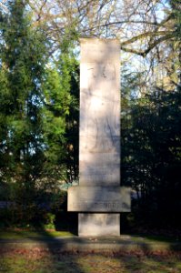 Frankfurt, Hauptfriedhof, Grab XV 697 Denkmal Luftschiff „Hindenburg“