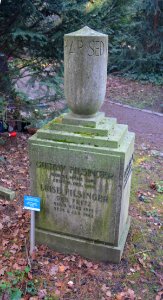 Frankfurt, Hauptfriedhof, Grab XIV Urnenhain 337 Filsinger