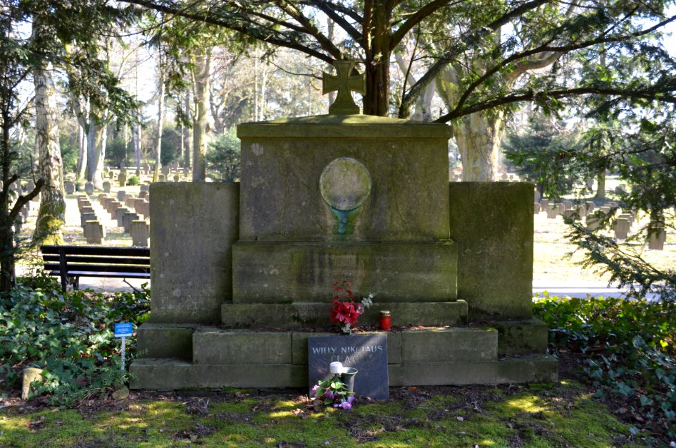 Frankfurt, Hauptfriedhof, Grab VI 251-251a Hahn